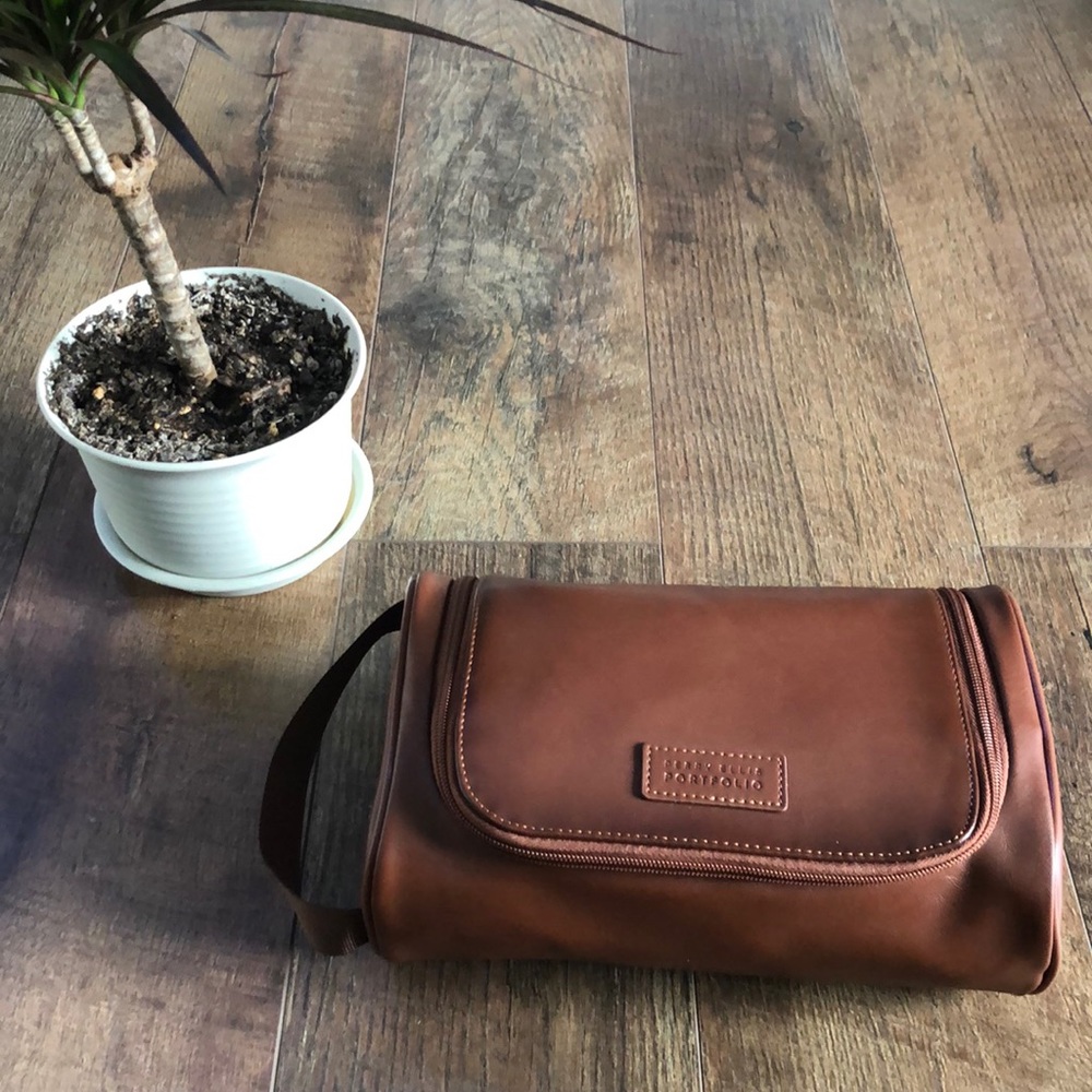 Perry Ellis Portfolio leather toiletry bag *new*